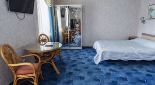 Гостиница Малибу Симферополь Улучшенный двухместный номер с 1 кроватью-11