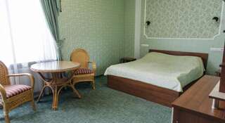 Гостиница Малибу Симферополь Улучшенный двухместный номер с 1 кроватью-1