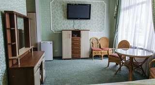 Гостиница Малибу Симферополь Улучшенный двухместный номер с 1 кроватью-3